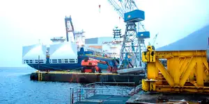 Страхування суден у Чорному морі дорожчає через постійні російські обстріли. Огляд страхових тарифів