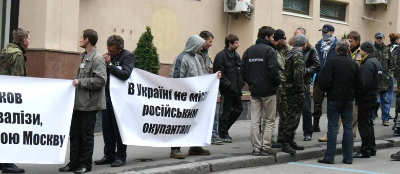 Представители Майдана пикетировали Нацкомфинслуг